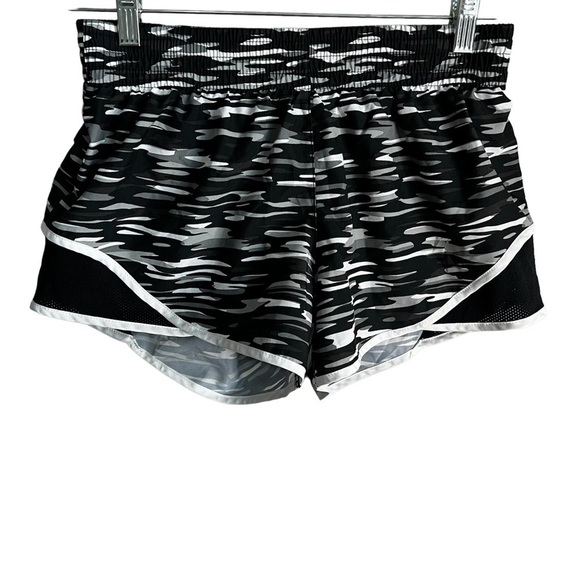 Nike Dri Fit Tempo Black White Camo Running Shorts - Picture 1 of 7